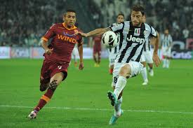His jersey number is 10. Roma Portugal Futbol