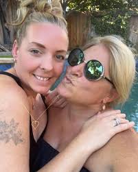 Heather Hamer's Instagram, Twitter & Facebook