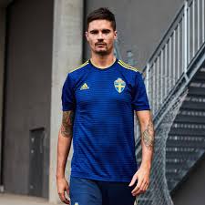 Deze wedstrijd staat onder leiding van dordtenaar danny makkelie. Zweden Uitshirt 2018 2019 Voetbalshirts Com