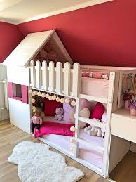 Hochbett mit rutsche als ideales kinderhochbett. Selbstgebautes Hochbett Haus Kinderbett Haus Kinderschlafzimmer Kinder Zimmer