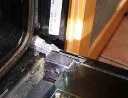 Leichte, kreisende bewegungen, vorsichtig über die gesamte. Backofentur Reinigen