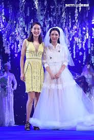 賈永婕的10個婚紗愛情故事 — ელწიგნი, რომლის ავტორ(ებ)ია: åœ–è¼¯ æŸ´æ™ºå±æ„›å¥³ç‚ºè³ˆæ°¸å©•èµ°ç§€é€è¦–å©šç´—é›™è…¿è‹¥éš±è‹¥ç¾ å¨›æ¨‚æ˜Ÿèž