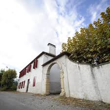 Cette cuisine intemporelle, apportera du charme à votre intérieur que vous ayez une petite ou grande tribu ! Le Kildara A Country Inn With Rustic Yet Refined Cuisine Pau Tarbes Lourdes Travel Guide