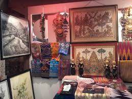 Perkembangan batik lukis di bali sudab mengalami peningkatan, hal ini dibuktikan dengan banyaknya pengerajin batik yang mengerjakan dan memproduksi batik. Ingin Membeli Oleh Oleh Lukisan Seniman Bali Ini Tips Yang Perlu Diperhatikan Kintamani Id