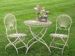 Amazon Com Iron Antique Look Bistro Table And 2 Chairs Set Antique White Outdoor And Patio Furniture Set Outdoor Patio Decor Patio Dining Set Patio Decor
