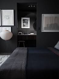 On this men bedroom, we can find a stunning architectural apparatus and a sleek rug that emulates contemporary art. 40 Masculine Bedroom Ideas Inspirations Man Of Many