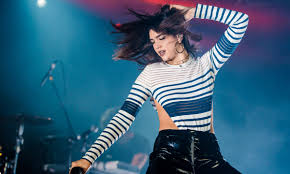 English pop singer dua lipa showcases a throwback vibe and a knack for catchy pop with soulful grit, much like sia, jessie j, or p!nk, and a slyly rebellious air like charli xcx or marina & the diamonds. How Dua Lipa Became The Most Streamed Woman Of 2017 Dua Lipa The Guardian