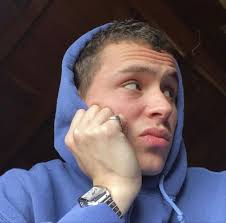 La información surgió luego de que el usuario de instagram @flaviorevecoc publicara una foto con el actor de 24 años en el aeropuerto arturo merino. Pin Ot Polzovatelya Adeliya Zhambylova Na Doske Aron Piper Znamenitye Parni Seksualnye Aktery Znamenitosti