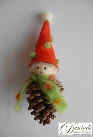 Wichtel Waldfried Die Figur Aus Zapfen Naturmaterial Ist Eine Bezaubernde Geschenkidee Fur Kinder Fur Wei Craft Bricolages Simples Loisirs Creatifs De Noel