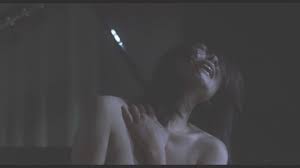 アジアン・キュートな真木よう子が完璧なオッパイを露わにし、3Pを楽しむ - PornPics.com