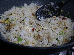 Masakan yang sudah sangat umum dijumpai khususnya di indonesia. Nasi Goreng Telur Yang Simple Azie Kitchen