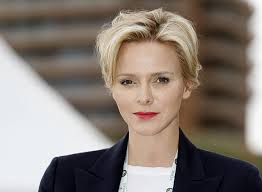 Ein kurzschnitt, die haare maximal bis zum kinn und. Charlene Von Monaco Tragisches Schicksal So Lebte Sie Fruher Mit Ihrer Familie In Rhodesien News De