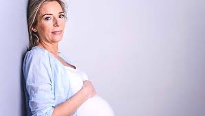 Although it might sound harsh, it is the reality that once a woman reaches the age of 45, her time of having children is winding down. Having A Baby At 40 Benefits Risks And What To Expect