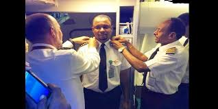 Embauche Comme Agent De Nettoyage Avion Il Devient Capitaine 24 Ans Plus Tard Photos