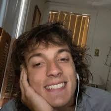 Devon Ashton's Instagram, Twitter & Facebook