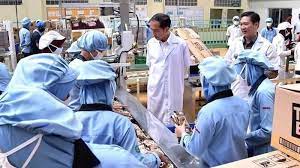 Pt torabika eka semesta tbk saat ini sudah menjadi salah satu produsen kopi terbesar di asean apabila anda berminat dan memenuhi persyaratan dari loker pt. Kunjungi Pabrik Torabika Jokowi Saya Bangga Indonesia Jajah Negara Asing Tribunnews Com Mobile