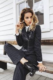 Annie is best known for her role on pop's amazing television series schitt's creek. Schitt S Creek Star Annie Murphy Talks Fame Fashion And Working As A Woman In Comedy The Globe And Mail