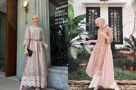 Anda juga bisa membuatnya menggabungkannya dengan beberapa aksesoris. 4 Inspirasi Dress Hijab Brokat Paling Anggun Untuk Lebaran 2020 Semua Halaman Cewekbanget