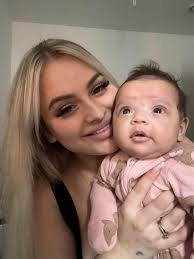 Can someone combine two pictures of kids with their grandma?