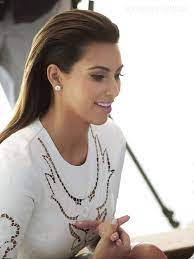 Sister Act Kim Kardashian And Kylie Jenner Boogie Up A Storm In Behind The Scenes Footage From Family Christmas Card Shoot Hair Styles Kardashian Hair Kim Kardashian Hair