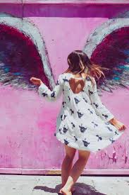 Wondering How To Take Good Pictures Of Yourself Click Through To Read Some Of My Favorite Travel P Travel Pictures Poses Photography Tips Travel Picture Ideas