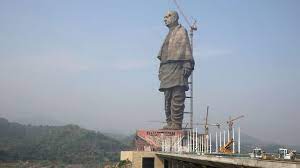 La statue haute de 182 mètres a été inaugurée ce mercredi en inde. Inde La Plus Grande Statue Du Monde Declenche Une Fronde L Express