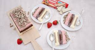 Schnelle Eistorte Mit Waffeln Meine Familie Ich Europas Grosstes Foodmagazin Rezept Eistorte Torten Gefrorene Desserts
