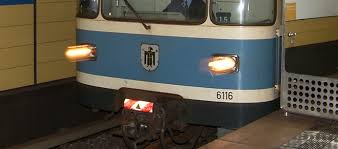 Munchen 14 Jahriger Kontrolliert Fahrscheine In U Bahn Und Rastet Aus