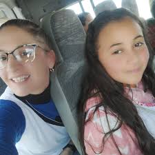 Entramos a la escuela, se largo a llover, sacamos los autos a la ruta,  volvimos corriendo a la escuela y después nos "sacaron" en camioneta. Pobre  Seño Flor le tocó la chata