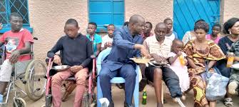 Sud Kivu Le Depute Olive Mudekereza Offre Un Cheque De 5 000 Au Centre Heri Kwetu Labeur Info