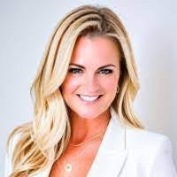 Holly Boren's Instagram, Twitter & Facebook