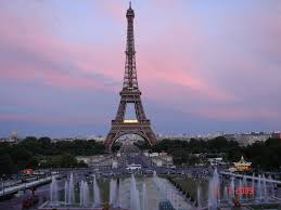 Impreuna cu antena sa de 24 de metri, structura masoara 325 de metri inaltime. Turnul Eiffel Unde Oare Hotreporter Hotnews Ro