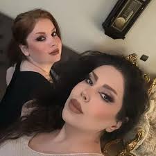 همیشه کت تن زنی هست که احساس نداره #زن #رفاقت #زندگی