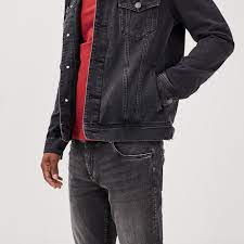Veste en jean noire courte. Veste Droite En Jean A Capuche Denim Noir Homme Bonobo