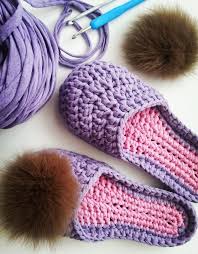 что можно связать крючком в подарок на новый год Idei Podarkov Na Novyj God Iz Trikotazhnoj Pryazhi Svyazannye Kryuchkom Noski Vyazanie Uzor Dlya Vyazaniya Kryuchkom