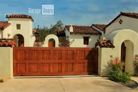 Sólo abra la puerta y déjeme ir. Spanish Style Cedar Driveway Gate Rustic Exterior San Diego By Garage Doors Unlimited Houzz
