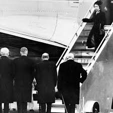 7 February 1952, Elizabeth II returns from Kenya to Her homeland as Queen  👸🏻🇬🇧, following the death of Her father, King George VI 👑🇬🇧. # elizabethii #hmthequeen #godsavethequeen #europeanmonarchs_  #britishroyalfamily