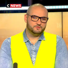"On voit bien que Macron veut essayer d'endormir le mouvement des gilets  jaunes"