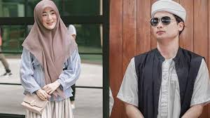 Meski berbeda keyakinan, larissa chou tetap menjalin silaturahmi dengan sang ibu. Bukan Taaruf Alvin Faiz Tak Kenal Larissa Chou Saat Disuruh Menikah Diumumkan Kemudian Lamaran Tribunnewsmaker Com