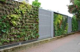 Unser vertikaler garten ist mehr als nur grüne wände für das unternehmen. Frankfurt Erhalt Den Langsten Vertikalen Garten Der Welt Larmschutzwand Garten Holzzaun Vertikaler Garten