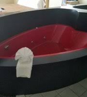 In the suite you will find 1 bedroom with one of the few 2 person heart shaped whirlpool tub hotel in dallas. Heart Shaped Tub In Room Picture Of Howard Johnson Plaza Hotel By Wyndham By The Falls Niagara Falls Tripadvisor