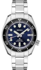 Case is made out of titanium and the blue dial gives the watch that unique look. Seiko Prospex Divers Spb187j1