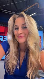 Kat, 33, Midlands, 5ft 2. I work, drive, have a house. Hate long walks  unless its across a beach and not into clubs. Have a face full of freckles  so I do