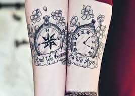 Découvrez les plus beaux tatouages à faire en amoureux pour vous prouver votre amour ! 80 Idees De Tatouages Pour Couple 2tout2rien