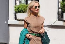 Idee tenue femme look femme 50 ans et +. Comment Bien Porter La Robe A Plus De 50 Ans Bien Habillee