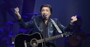 Frédéric François en deuil : il pleure la mort d'un "membre de sa famille"  : Le diaporama - Purepeople