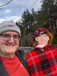 Thought my eyes were deceiving me ...£25 a bottle !? Can any of my Northern  Irish friends tell me how much gold this. Contains ?? ....crazy ! On  another note ..Daniel never looked better 🙂