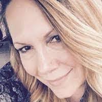 Joanne Hofer's Instagram, Twitter & Facebook