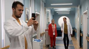 In aller Freundschaft: Folge 907: Club 27 (S23/E28) - hier anschauen