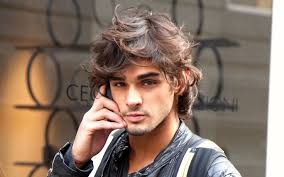 This relaxed hairstyle is created solely by an ocean breeze and salt water. Men S Surfer Haircut Styles